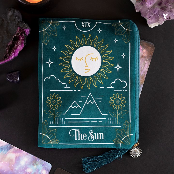 Estuche de terciopelo con cremallera y diseño de la carta de tarot El Sol para guardar barajas y cristales.