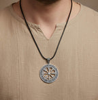 Colgante Vikingo "Vegvísir" - La Brújula del Destino