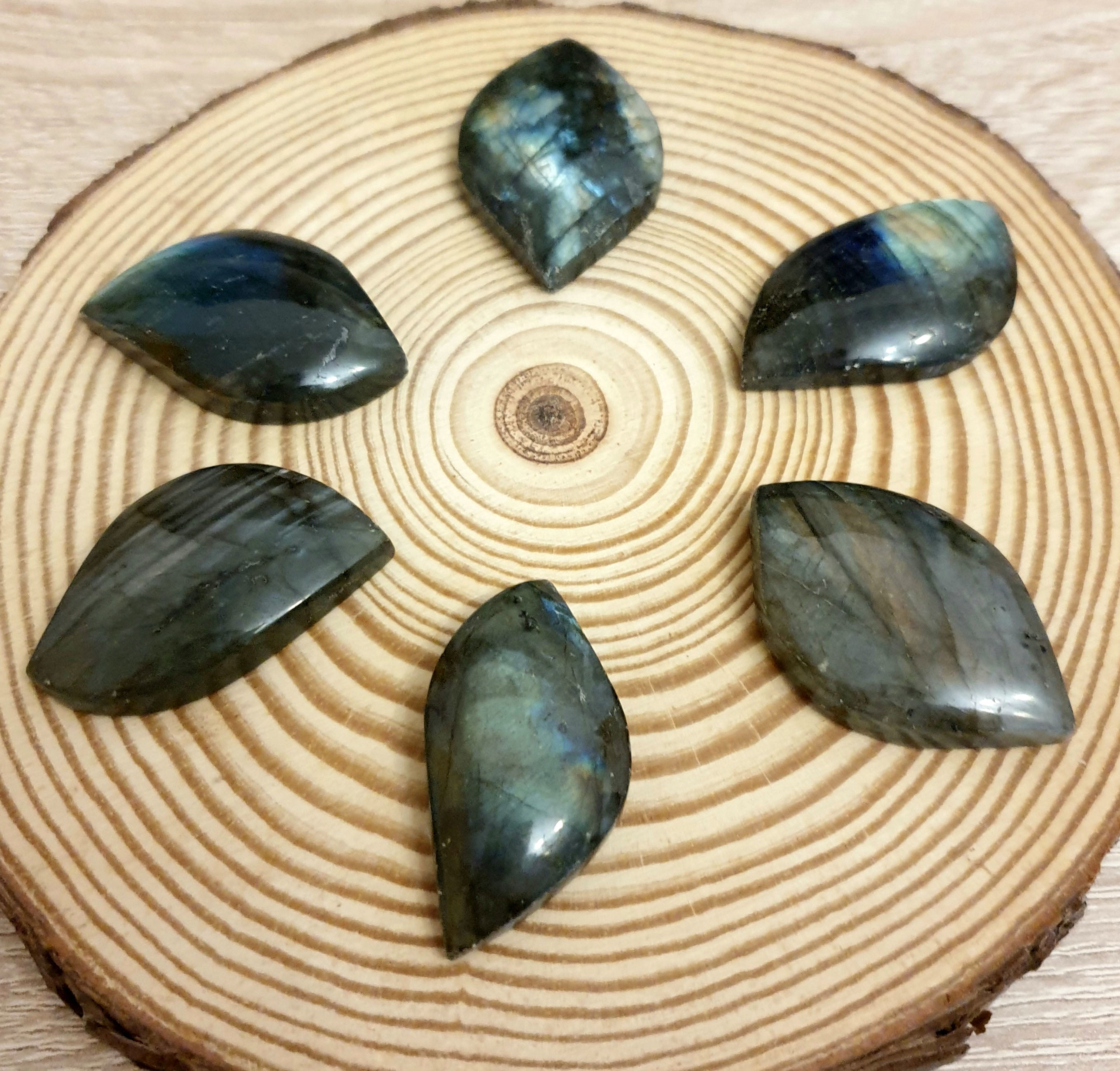 Labradorite from Madagascar - Leaf Shape (4-5cm)